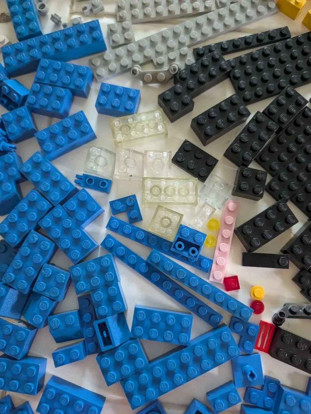VTG 80s 90s LEGO Lot 600+ Pieces Minifig Parts Figure Bricks Plates Window Wheel